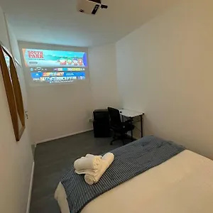 Small Cozy Private Bedroom Zone1 Guest house