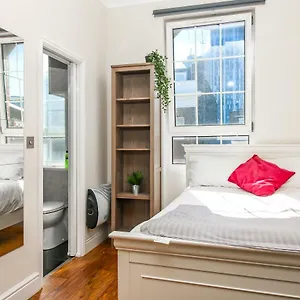 Gasthof Private En-suite @ Liverpool Street, Brick Ln, London