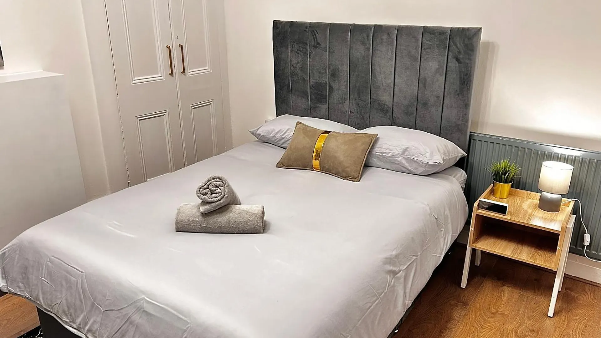 The Prestige Suite - London 0*,